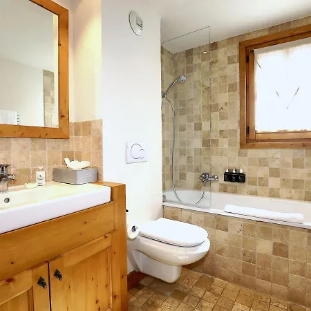 Chalet D'exception Avec Sauna Et Jacuzzi, Acces Direct Aux Pistes - Fr-1-563-111